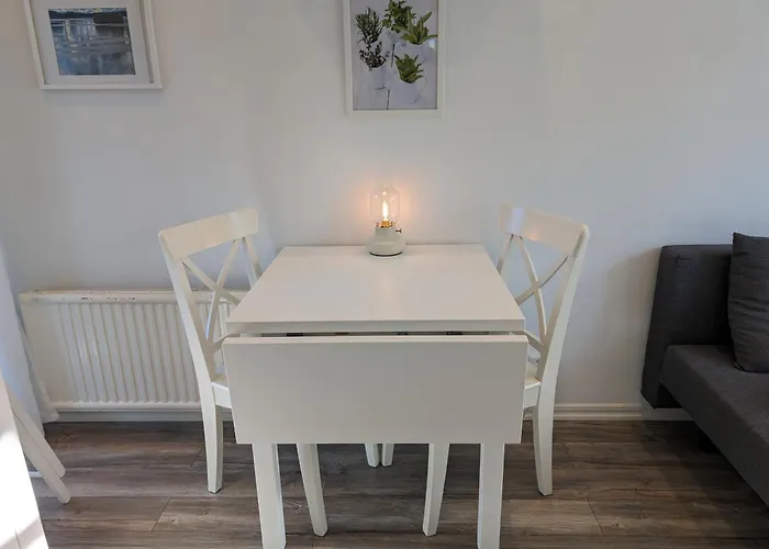 Tiny House For Four 200 M From Beautiful White Sandy Beach And 20 Min From Malmoe - With Internet, Netflix And Parking Included